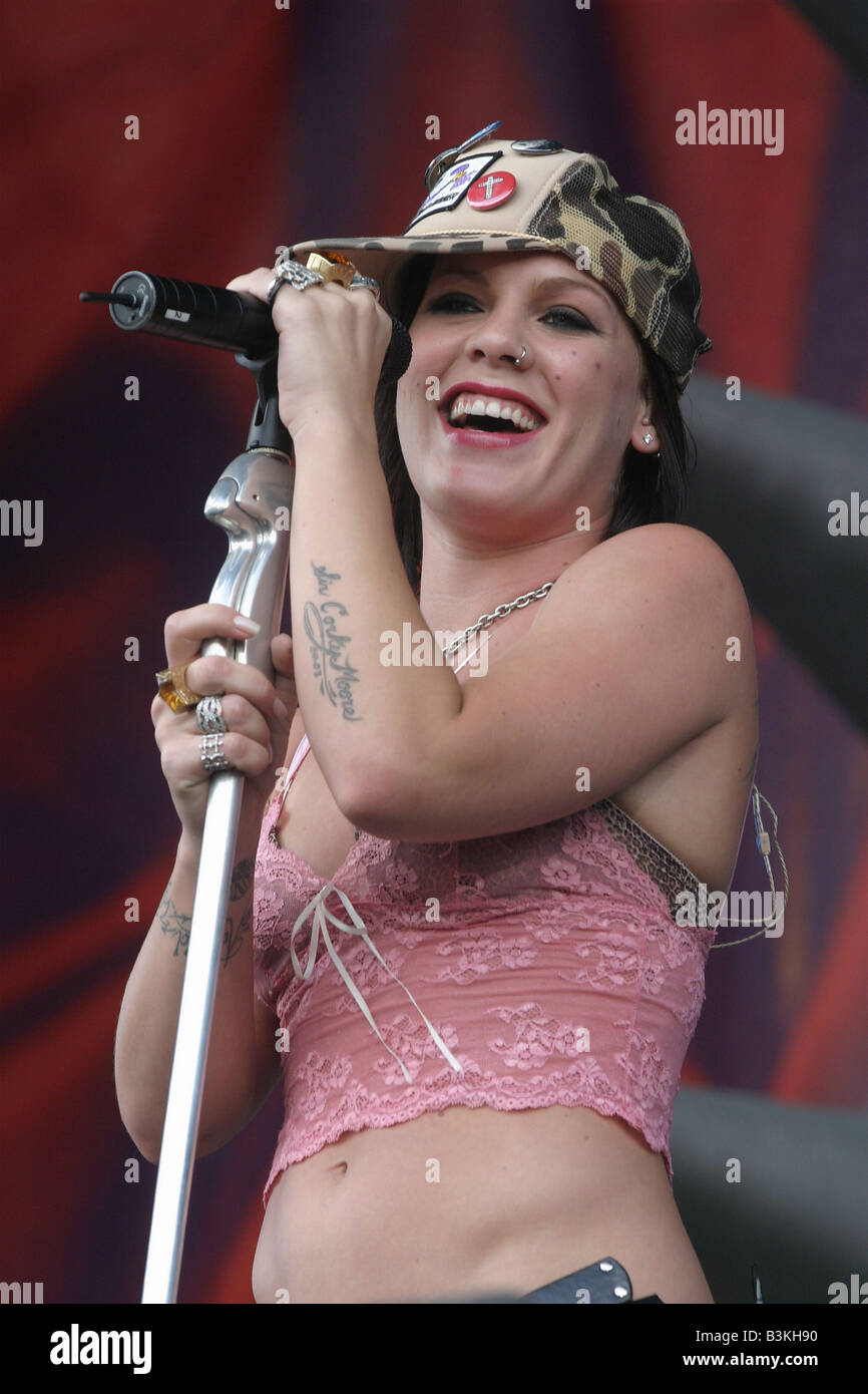 PINK UK pop singer at the V Festival at Chelmsford, England,  23rd August 2004 Stock Photo