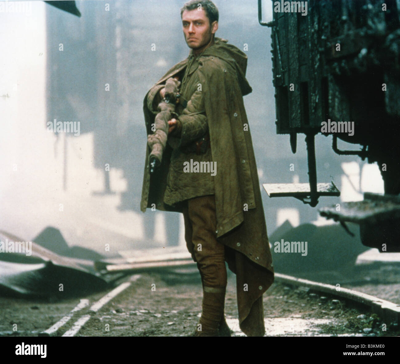 ENEMY AT THE GATES 2001 Pathe/Mandalay film with Jude Law Stock Photo