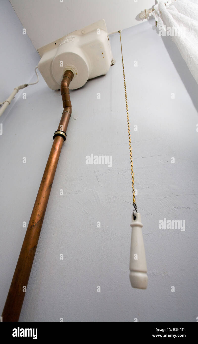toilet pull flush