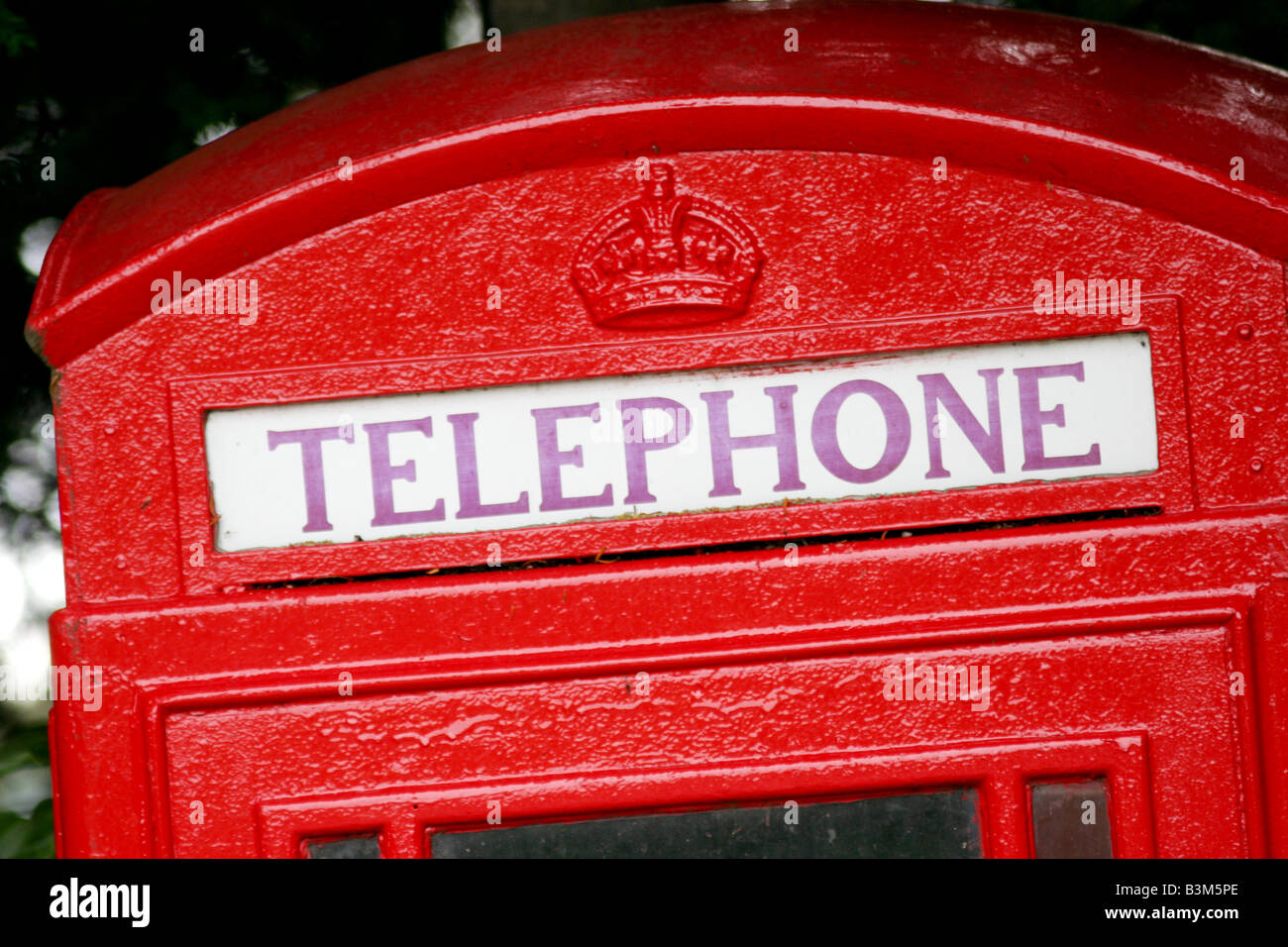 Traditional british red phone box Stock Photo - Alamy