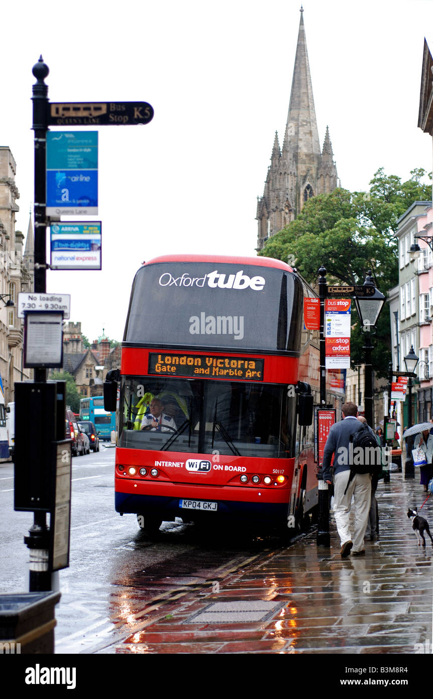 Oxford Tube bus in High Street on a rainy day, Oxford, Oxfordshire, England, UK Stock Photo