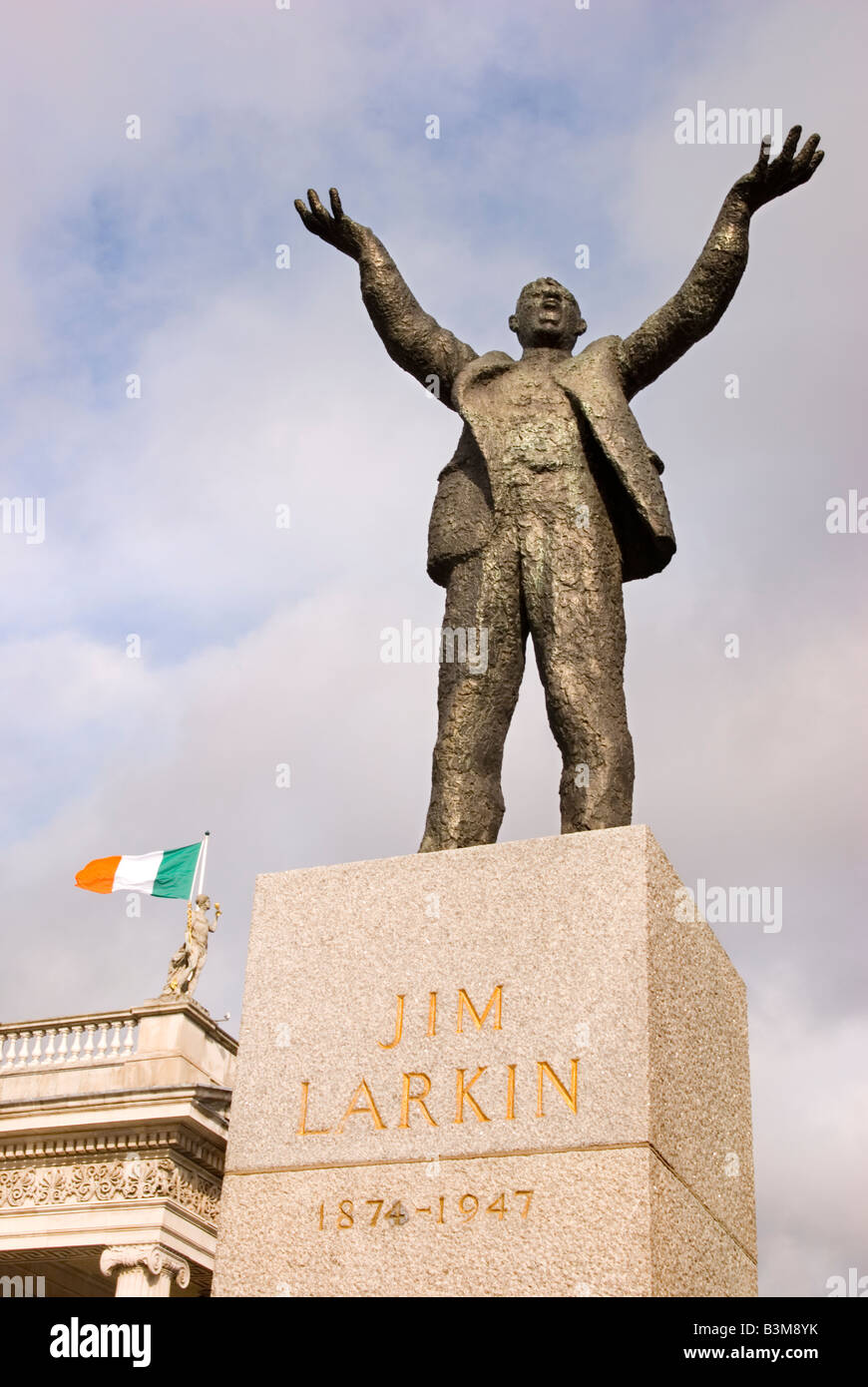 Jim Larkin statue on O'Connell Street, Dublin, Ireland Stock Photo - Alamy