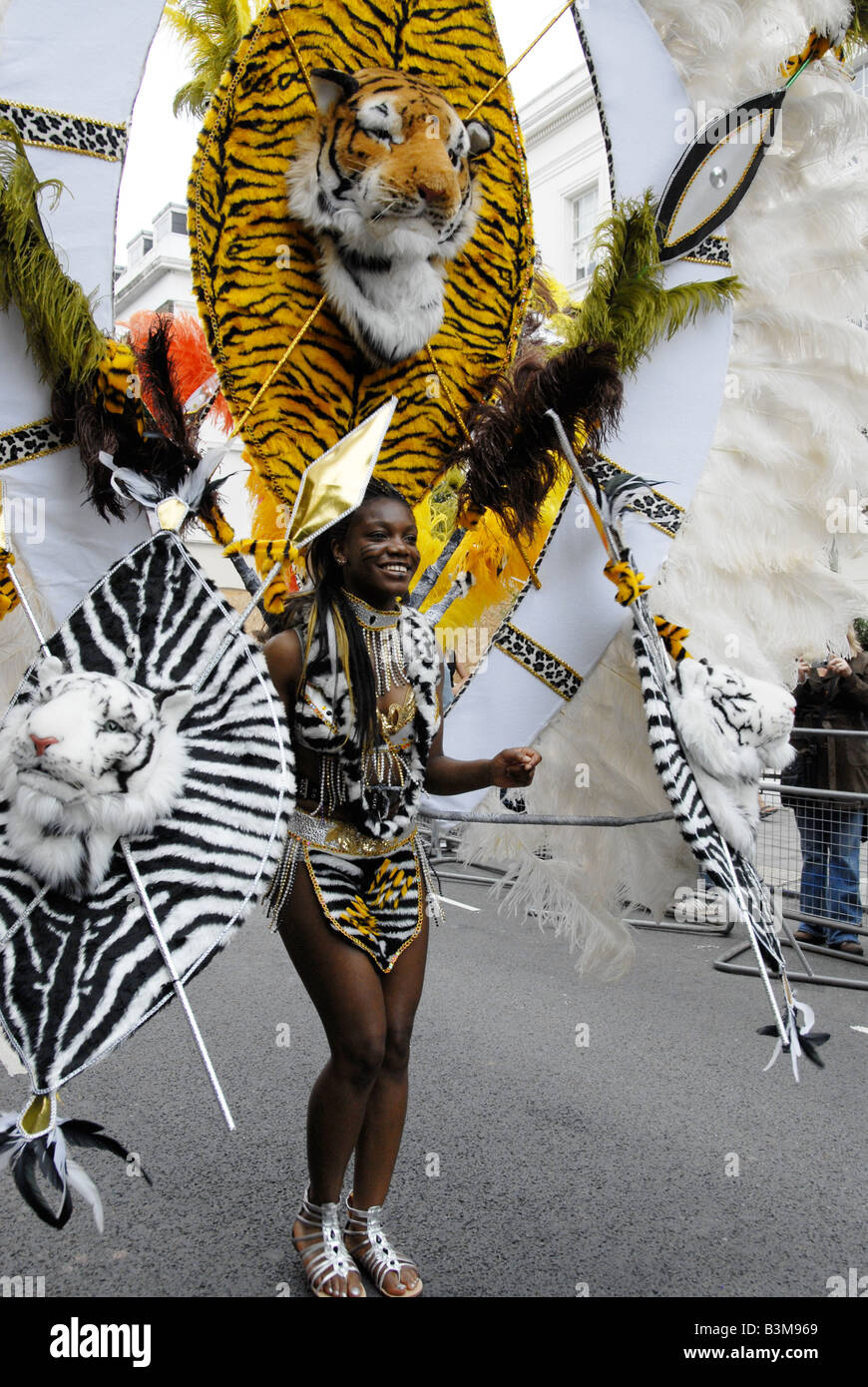Dancing caribbean costumes hi-res stock photography and images - Alamy