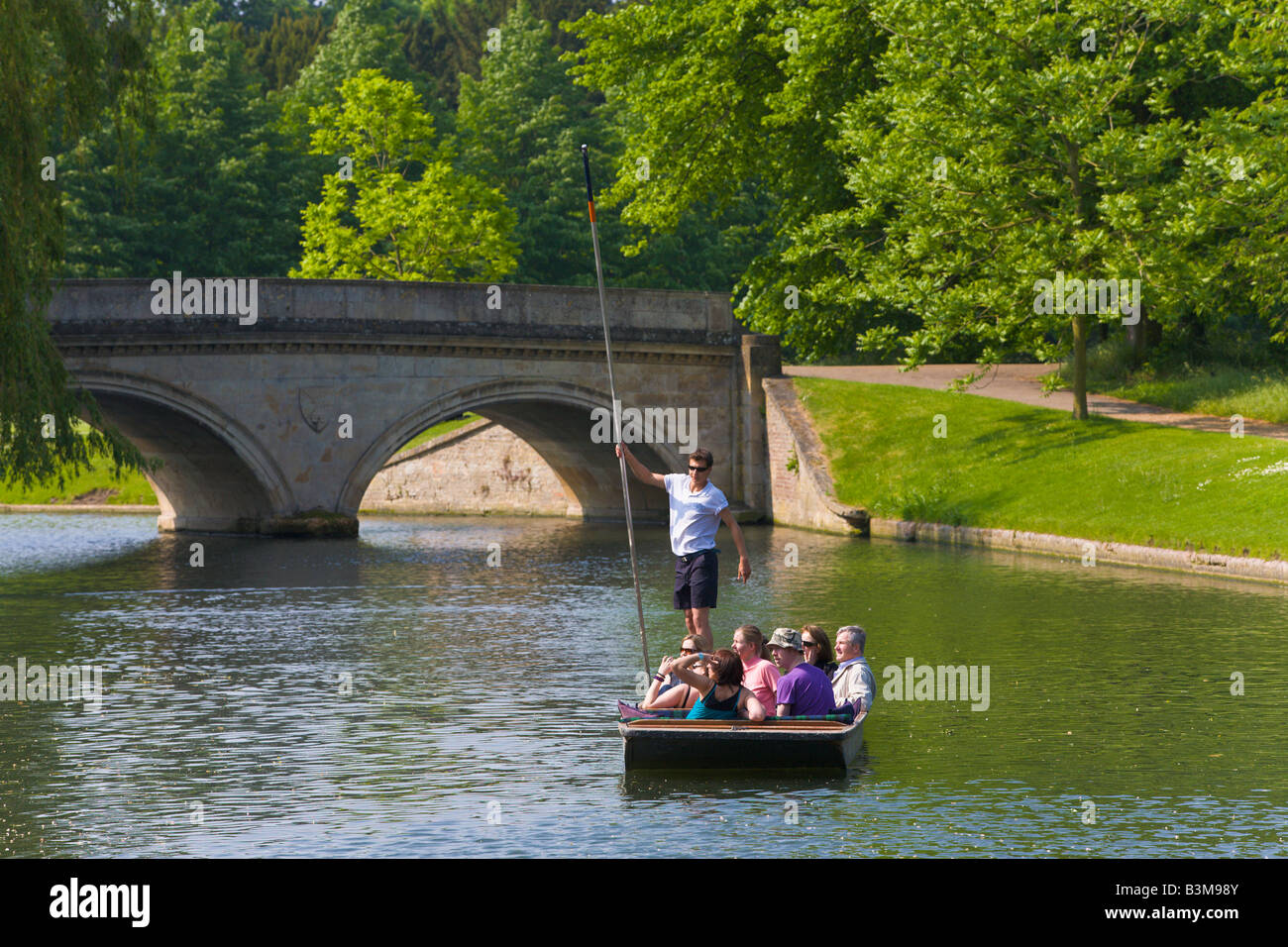 Punting on River Cam, Trinity Bridge, Cambridge, England Stock Photo