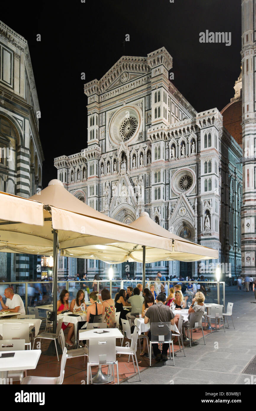 Restaurant in Piazza San Giovanni in front of the Basilica di Santa Maria del Fiore (the Duomo), Florence, Tuscany, Italy Stock Photo
