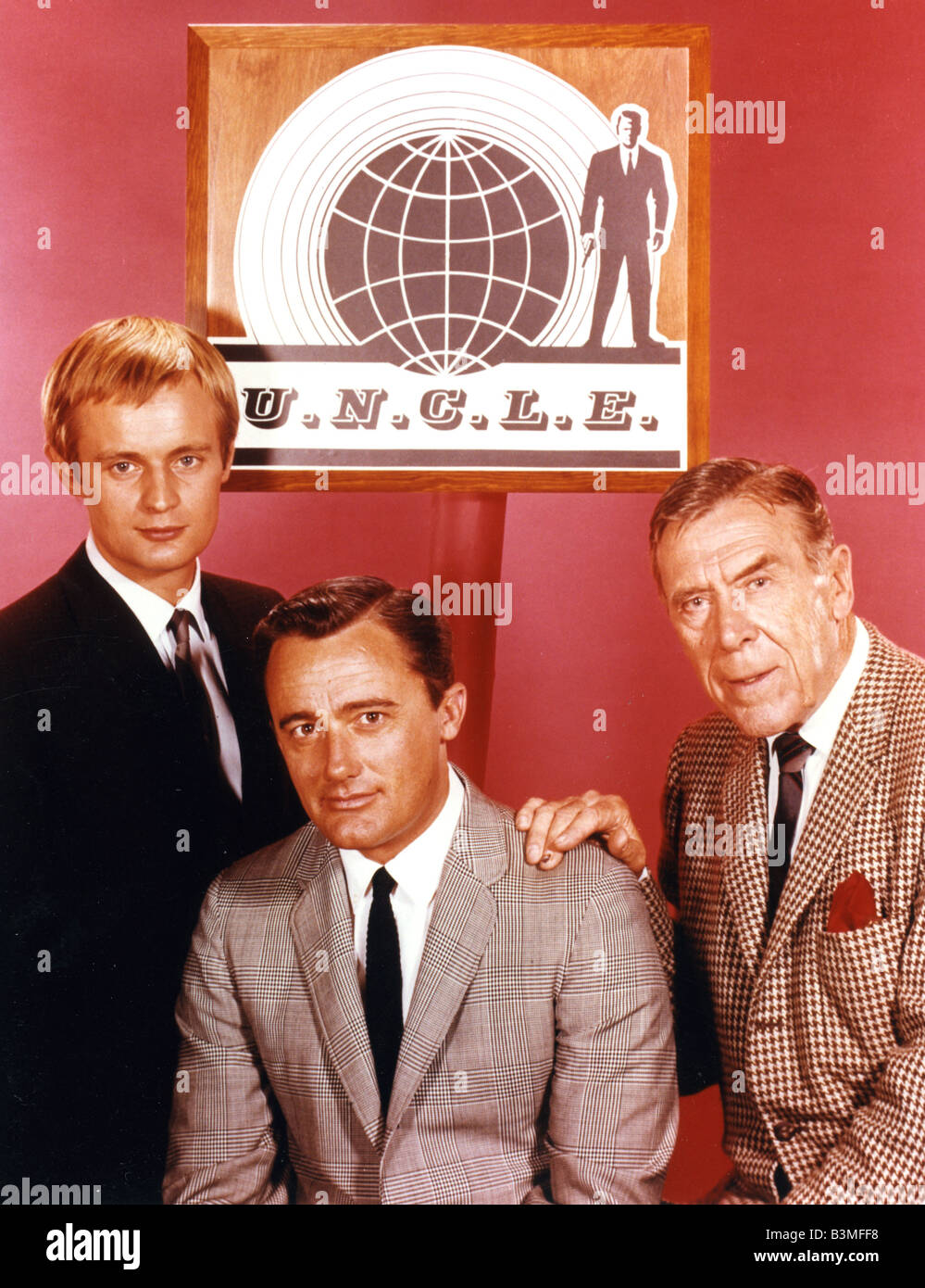 THE MAN FROM UNCLE  US TV series with from left David McCallum, Robert Vaughan and Leo G Carroll Stock Photo