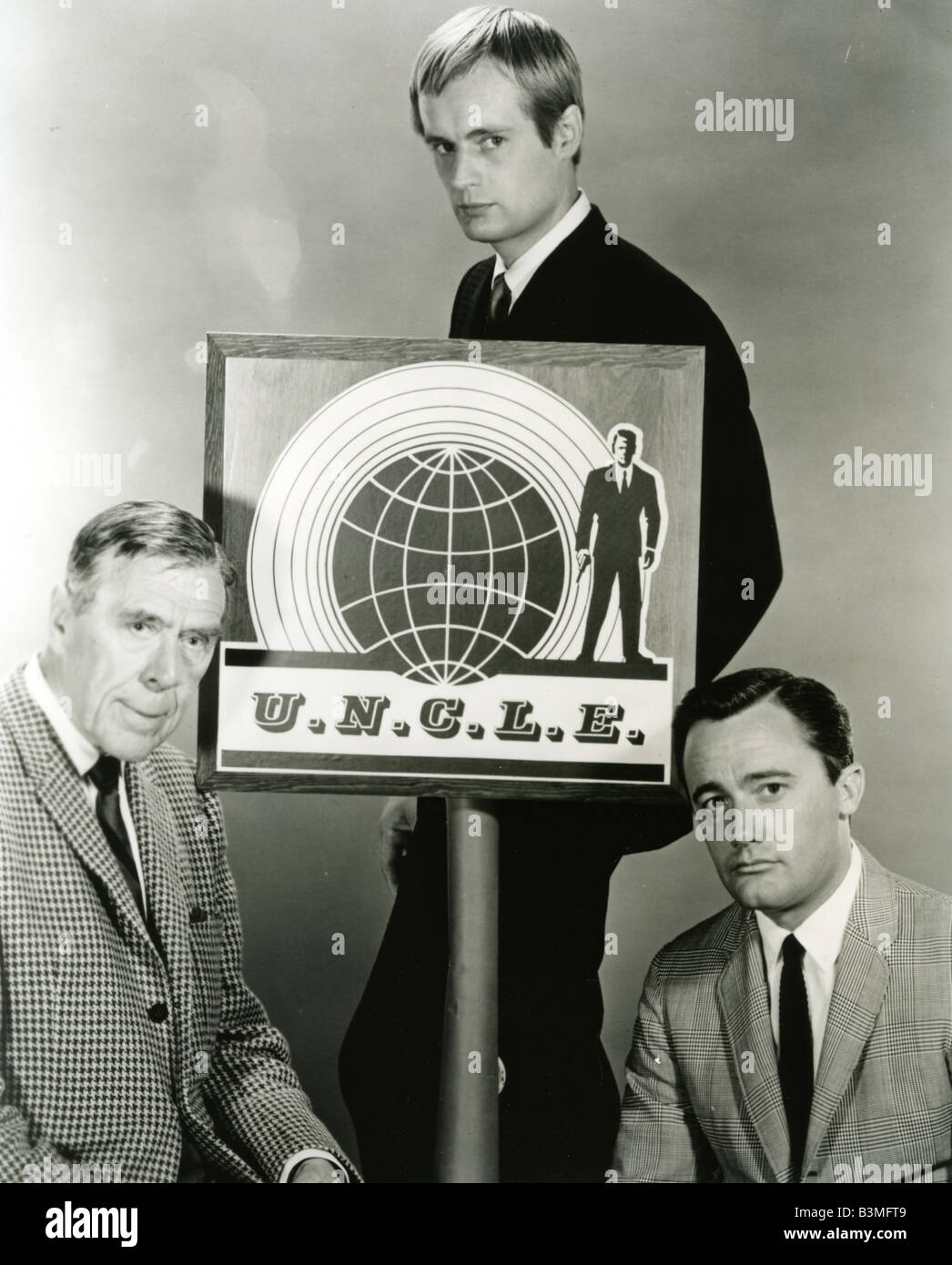 THE MAN FROM U.N.C.L.E.   US NBC Sixties TV series with from left Leo G Carroll,  David McCallum and Robert Vaughn Stock Photo