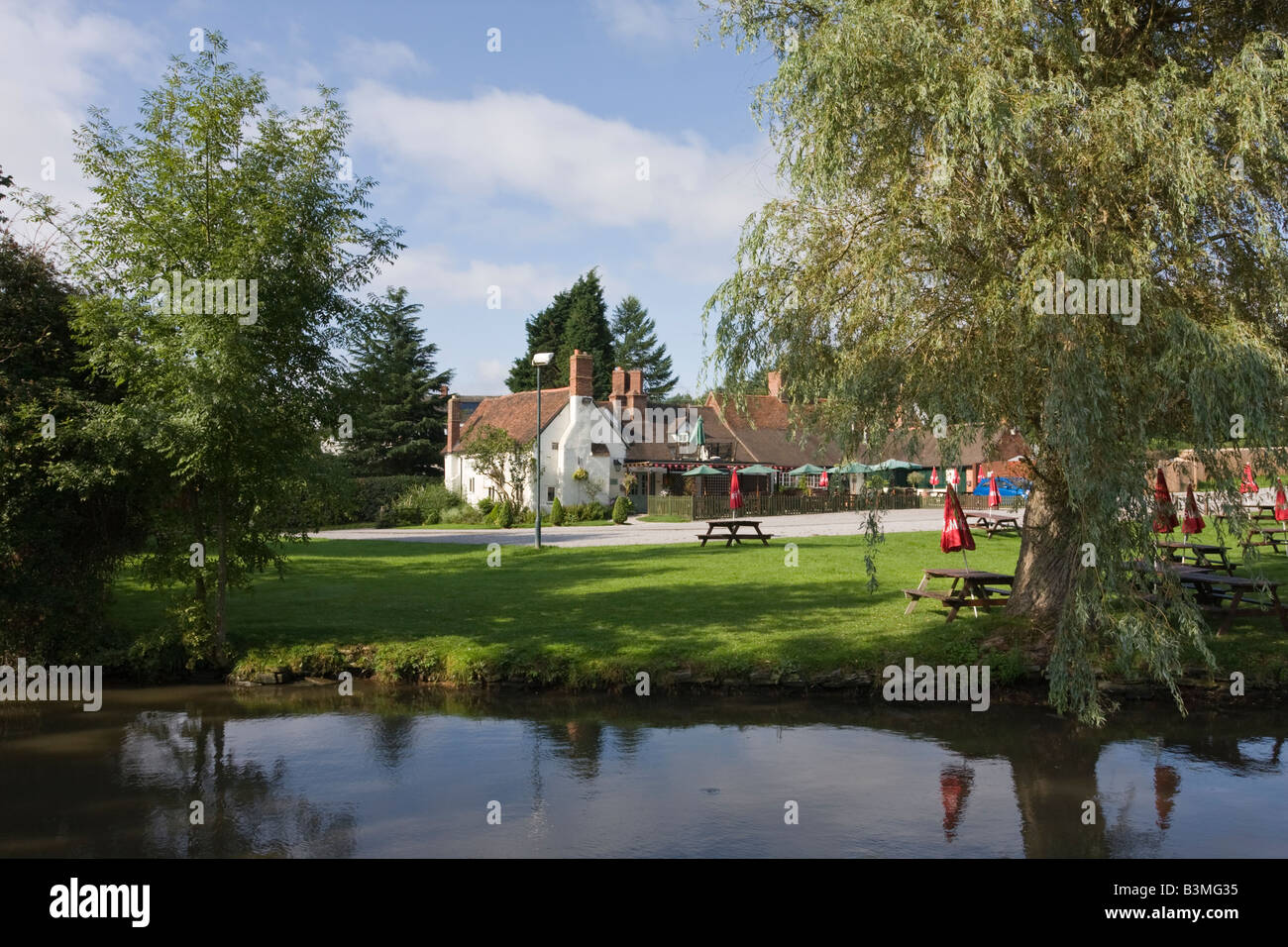 The Fleur de Lys Pub at Lowsonford Warwickshire Stock Photo - Alamy