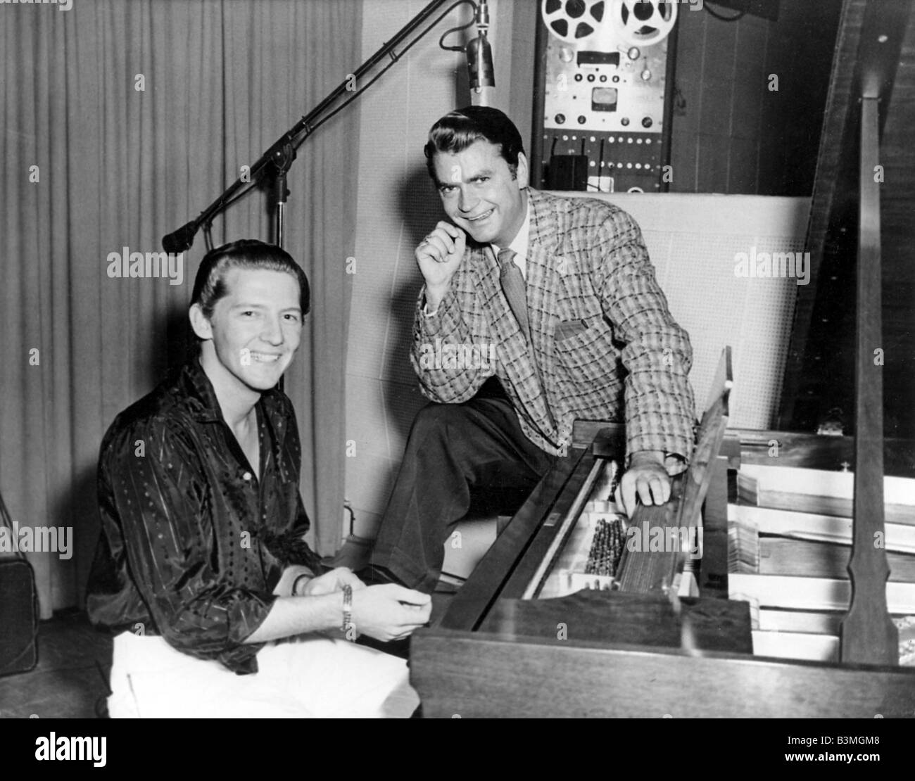 JERRY LEE LEWIS US rock musician at left with record producer Sam Phillips Stock Photo