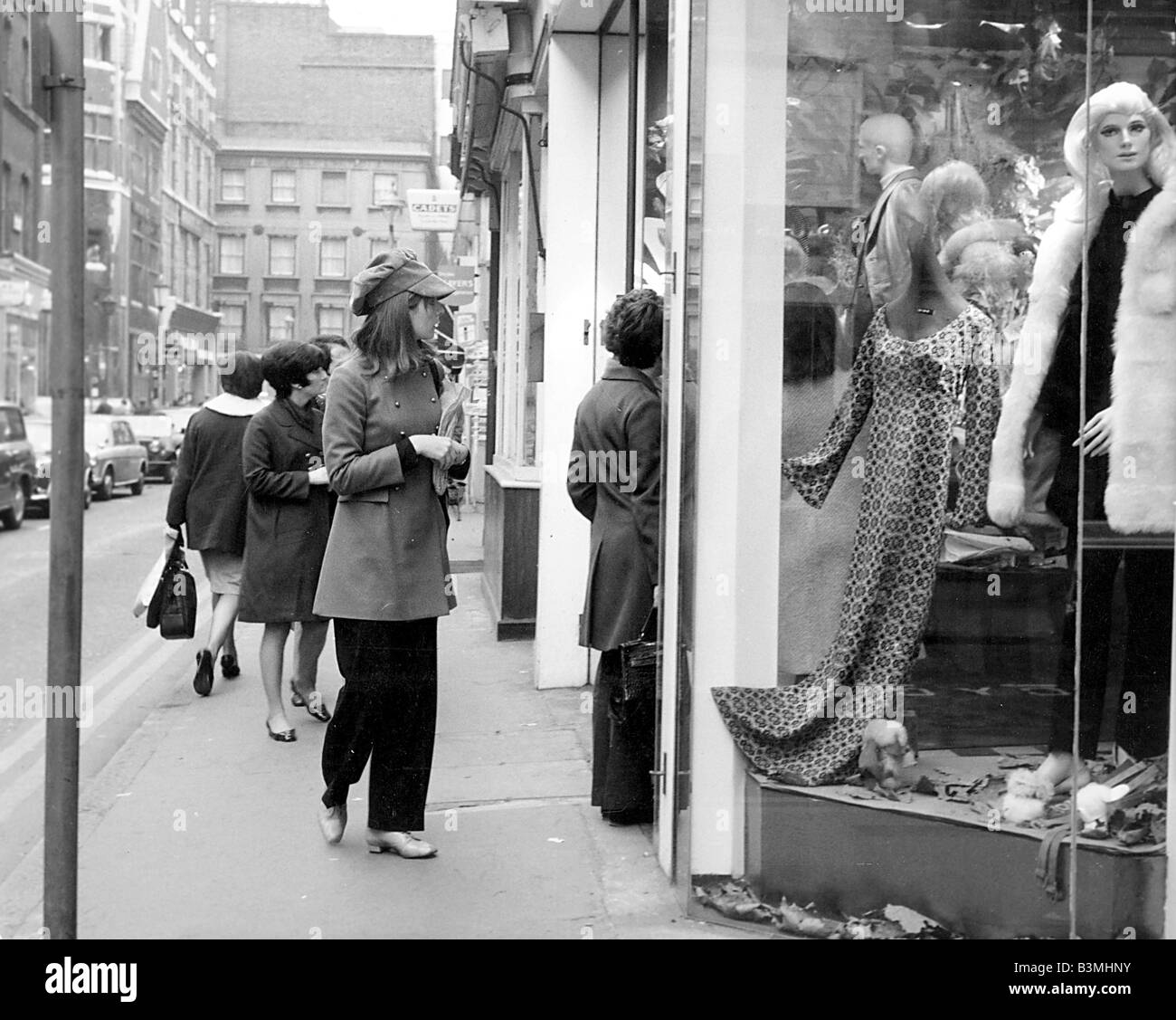 London 1960s street hi-res stock photography and images - Alamy