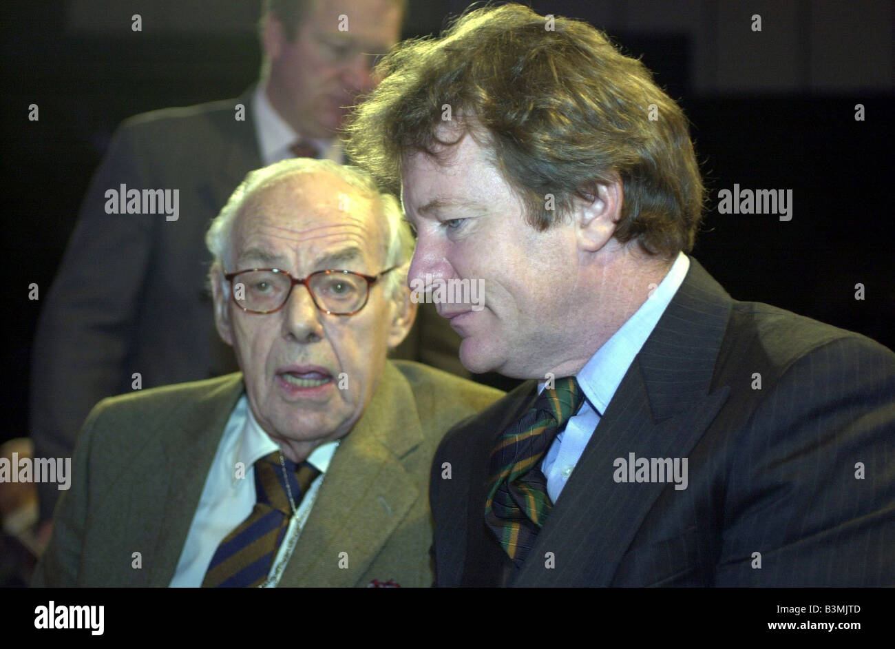 Jim Davidson TV Presenter and Comedian Oct 2000 and Denis Thatcher at the Conservative Party Conference in Bournemouth mirrorpix Stock Photo