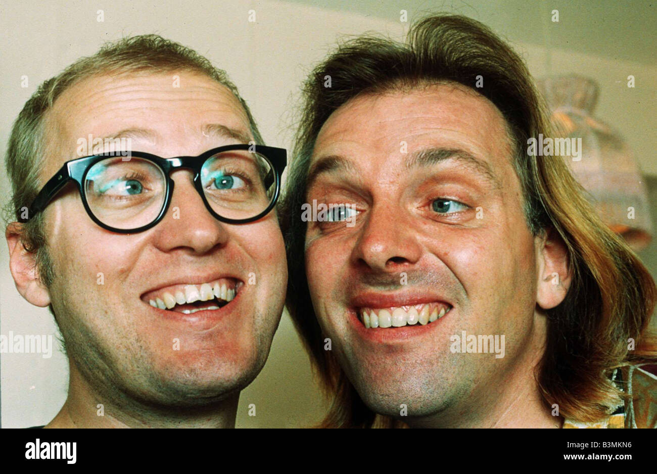Comedians Rik Mayall and Adrian Edmondson looking stupid mirrorpix Stock Photo