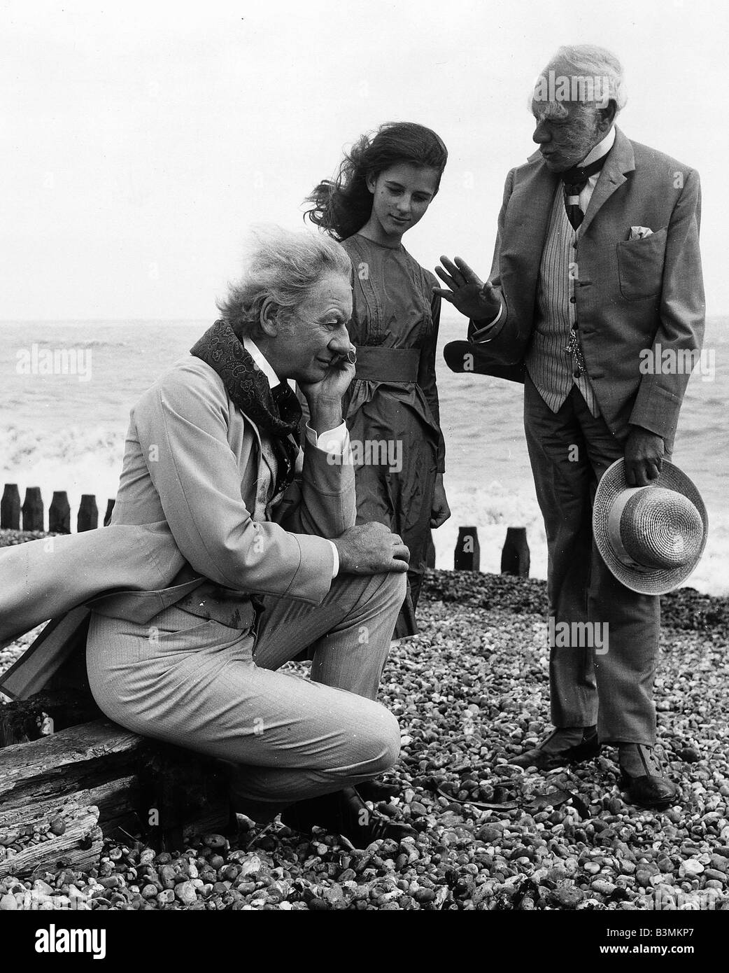 Alice in Wonderland TV programme from 1966 Sir Alec Guinness L Anne Marie Malik and Malcolm Muggeridge Stock Photo