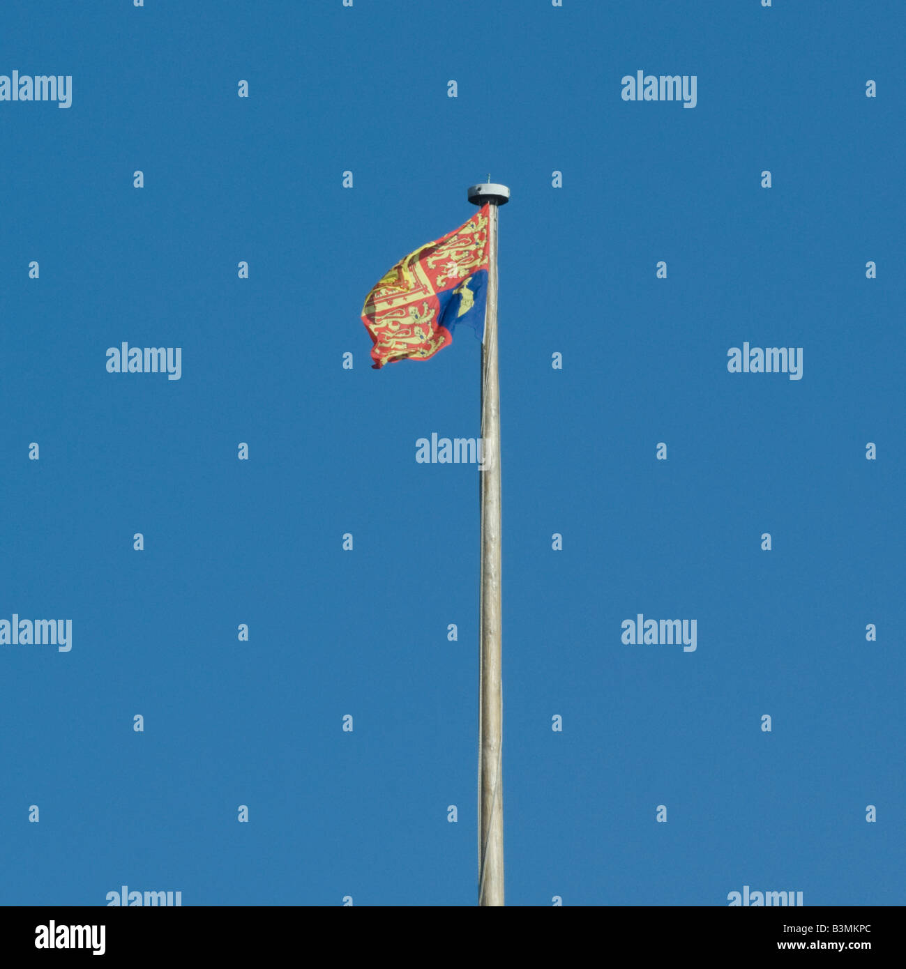 Royal Standard flag flying above Windsor Castle Stock Photo - Alamy