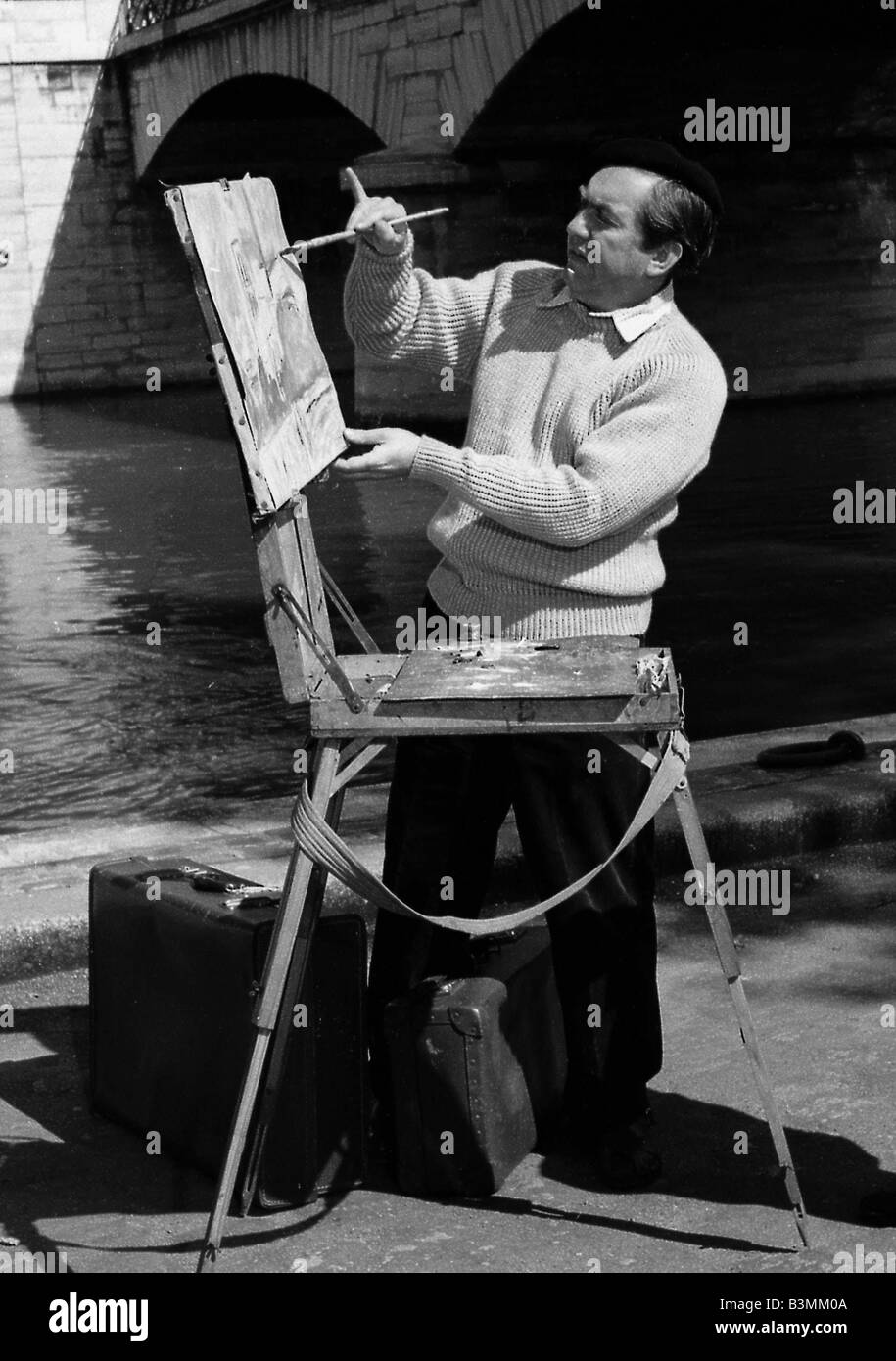 Comedian Tony Hancock on location in Paris for a scene from the film The Rebel 1960 mirrorpix Stock Photo