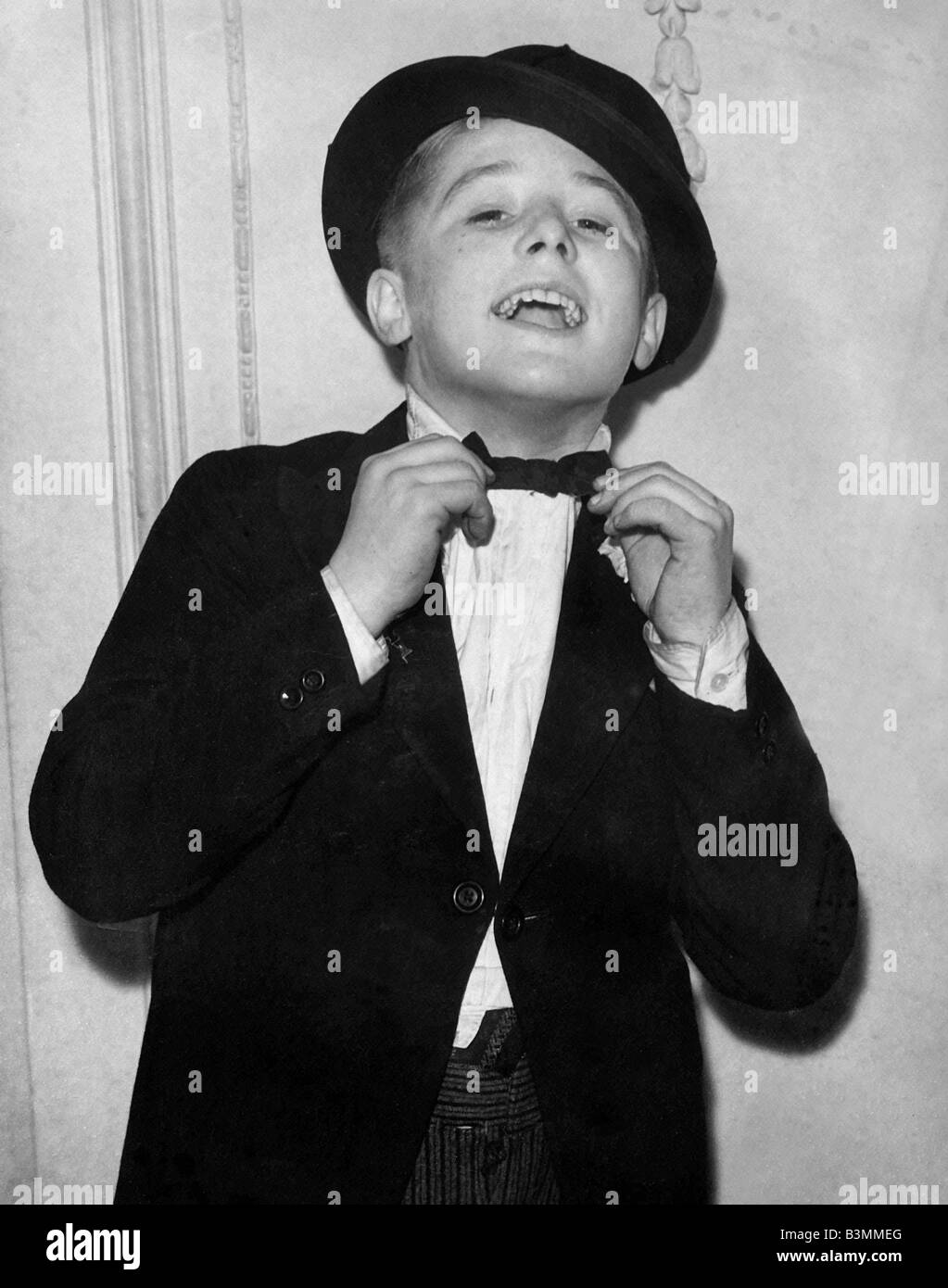Ernie Wise 13 years old A 13 year old comedian son of a parcel porter on Leeds central station Mirrorpix Stock Photo