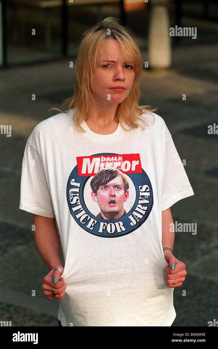 Sara Cox TV presenter of The Girlie Show wearing a Daily Mirror Justice For Jarvis T shirt as the singer faces charges after he Stock Photo