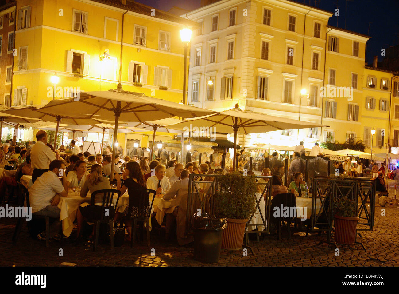 Italy Rome Diners enjoying the warm summer night in Campo de Fiori in Rome  Stock Photo - Alamy