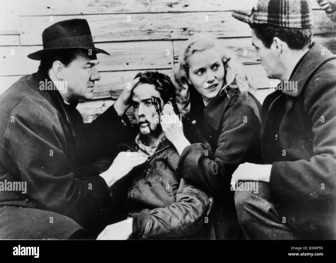 ON THE WATERFRONT 1954 Columbia film with from l: Karl Malden, Marlon Brando and Eve Marie Saint Stock Photo
