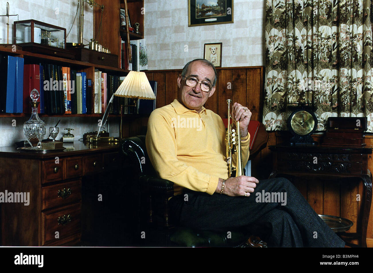 Jim bowen bullseye hires stock photography and images Alamy
