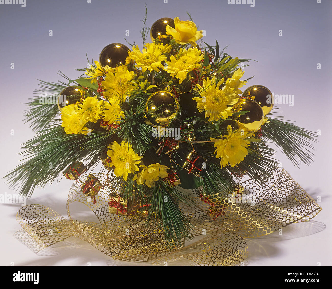 Christmas flower arrangements hires stock photography and images Alamy