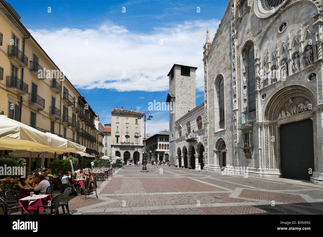 Cafe in front of the cathedral (the Duomo), Piazza del Duomo, Como, Lake Como, Lombardy, Italy Stock Photo