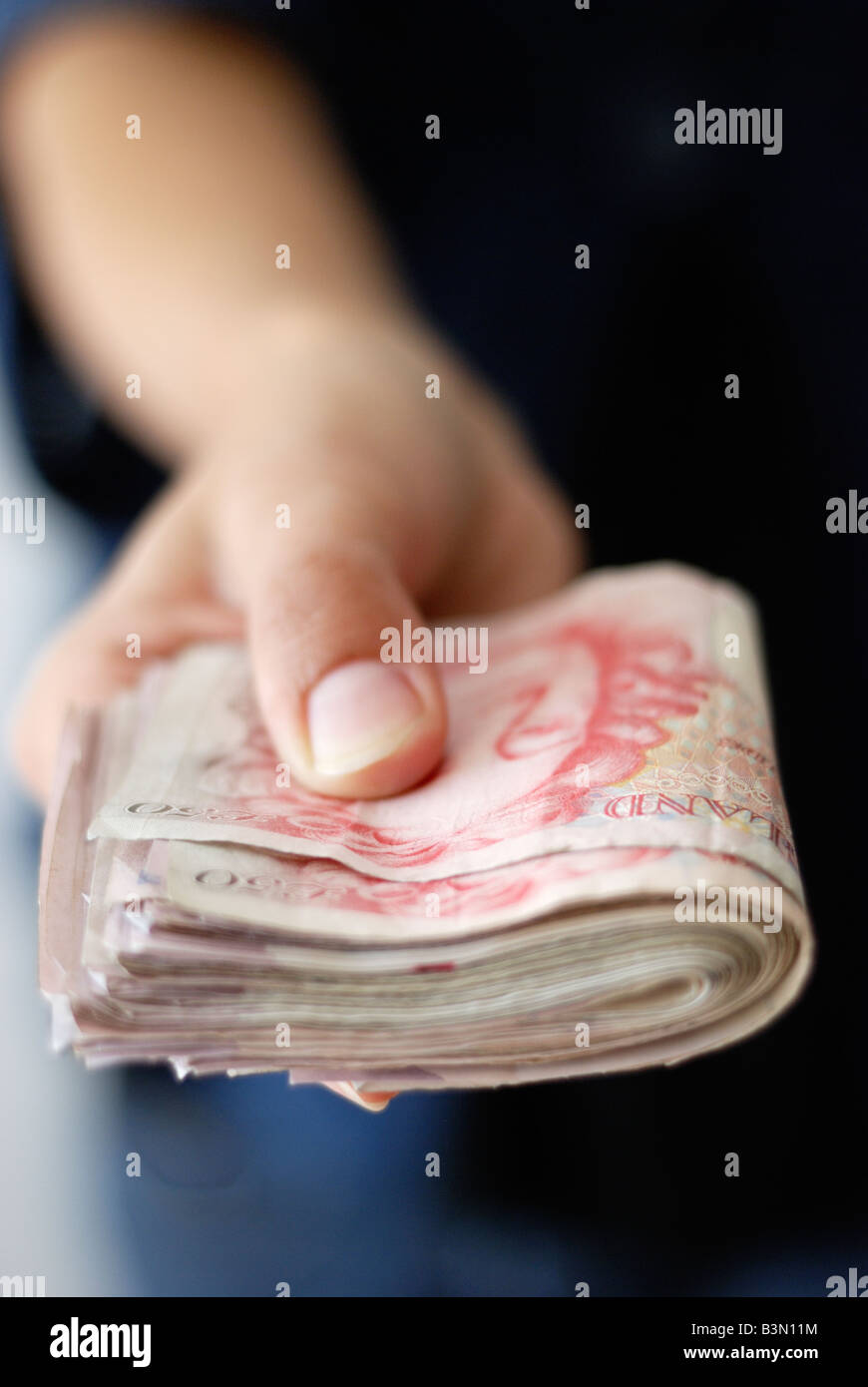 Cash in hand Stock Photo Alamy