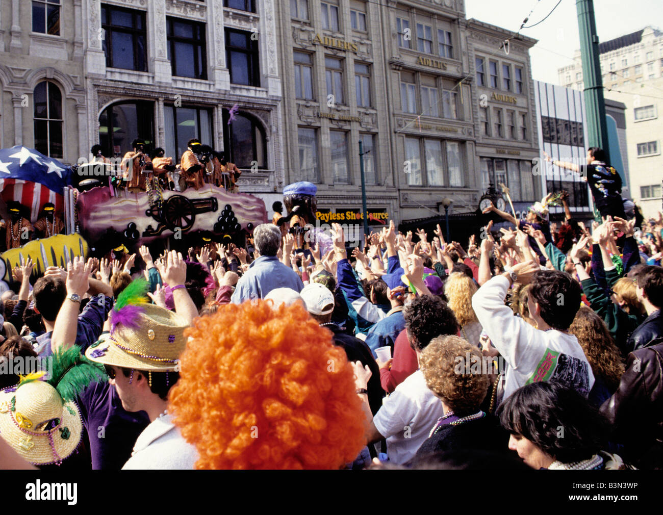 mardi gras parade crowd