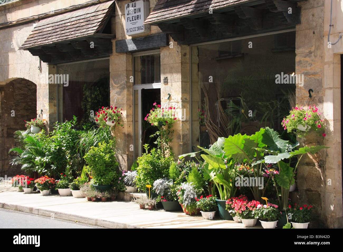 Flower shop Beaumont du Perigord Bastide town France Stock Photo Alamy