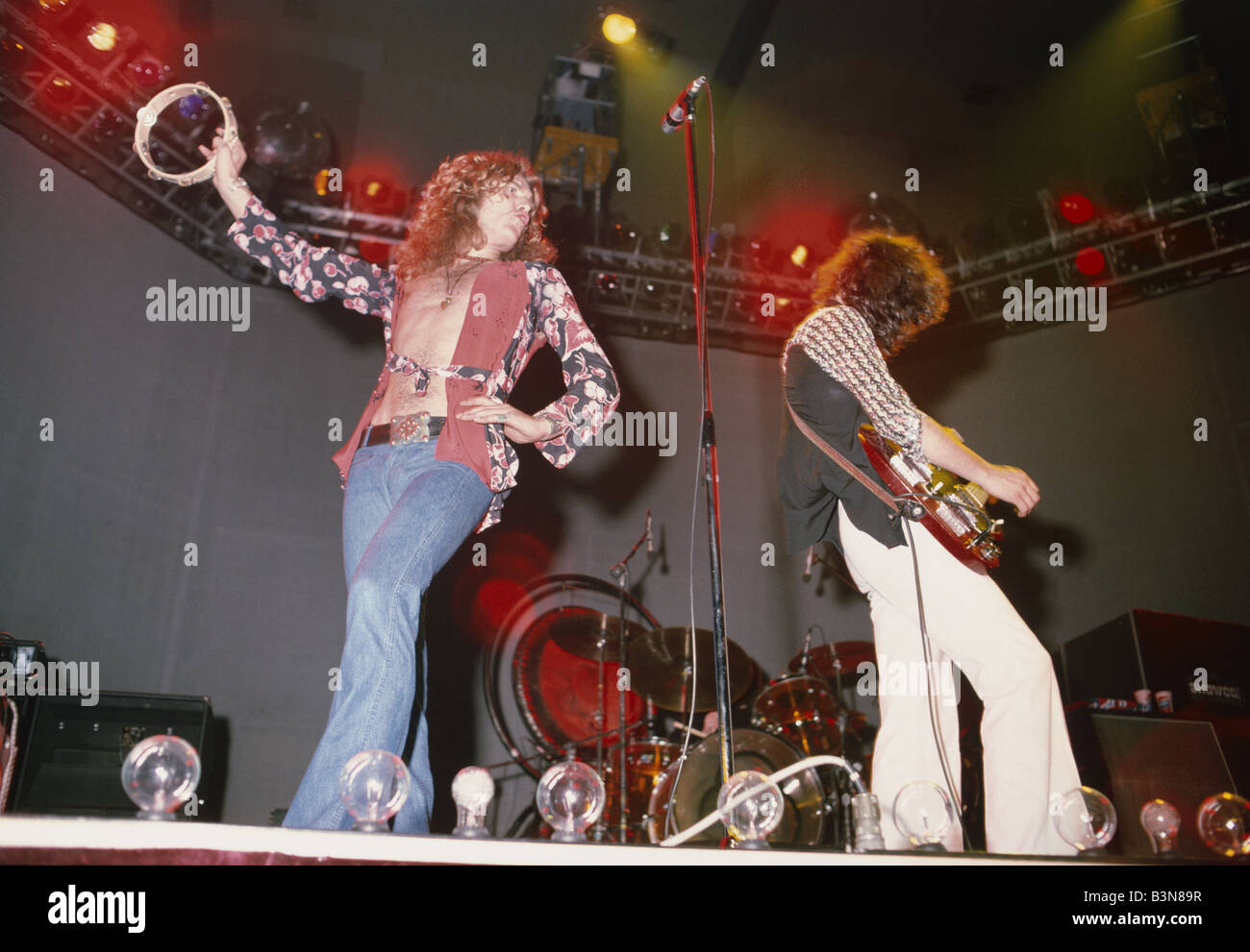 JIMMY PAGE & ROBERT PLANT LED ZEPPELIN IN CONCERT ON STAGE PUBLICITY PHOTO 