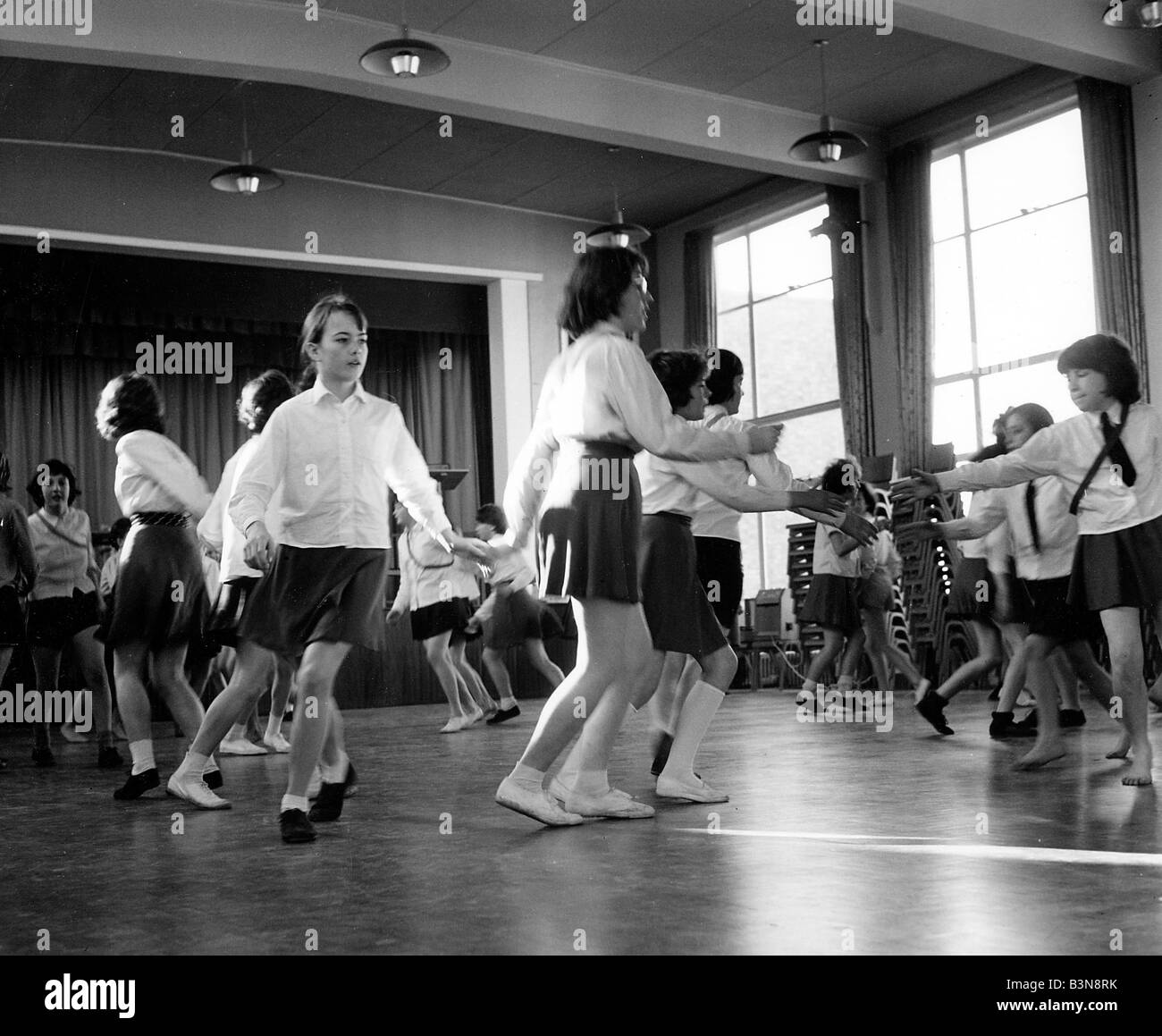 EDUCATION Dance class at a southern England school about 1985 Stock Photo