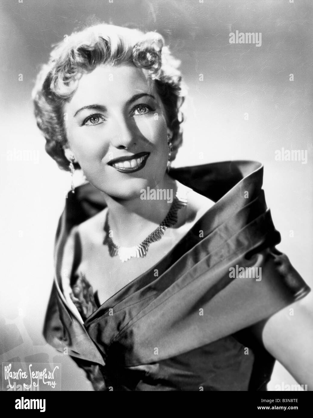 VERA LYNN UK singer about 1956 Stock Photo - Alamy