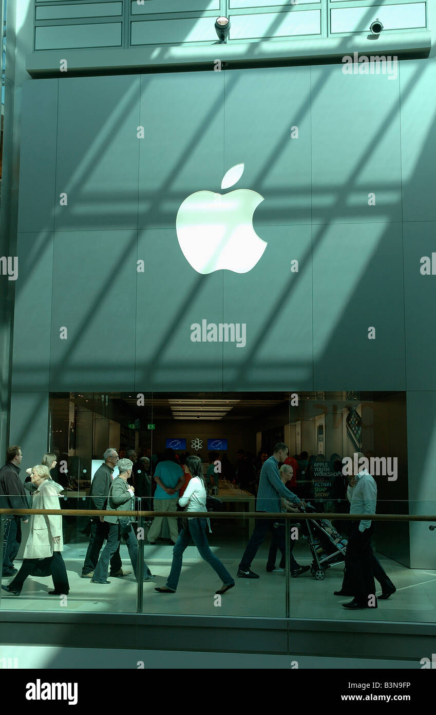 Apple Store in the Highcross shopping centre in Leicester Stock Photo