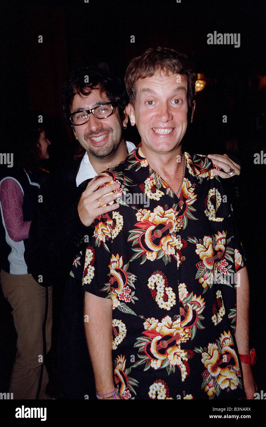 Frank Skinner Comedian TV Presenter September 98 Arriving at the Lyceum theatre in london with David Baddiel to see Comedian Steve Coogan in his stand up show Stock Photo
