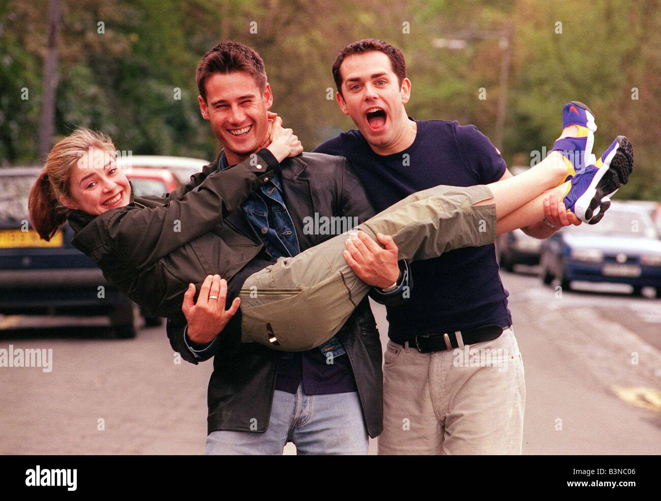 Fully booked tv programme 1998 children television programme presenters l to r Chris Jarvis Gail Porter and Tim Vincent Stock Photo