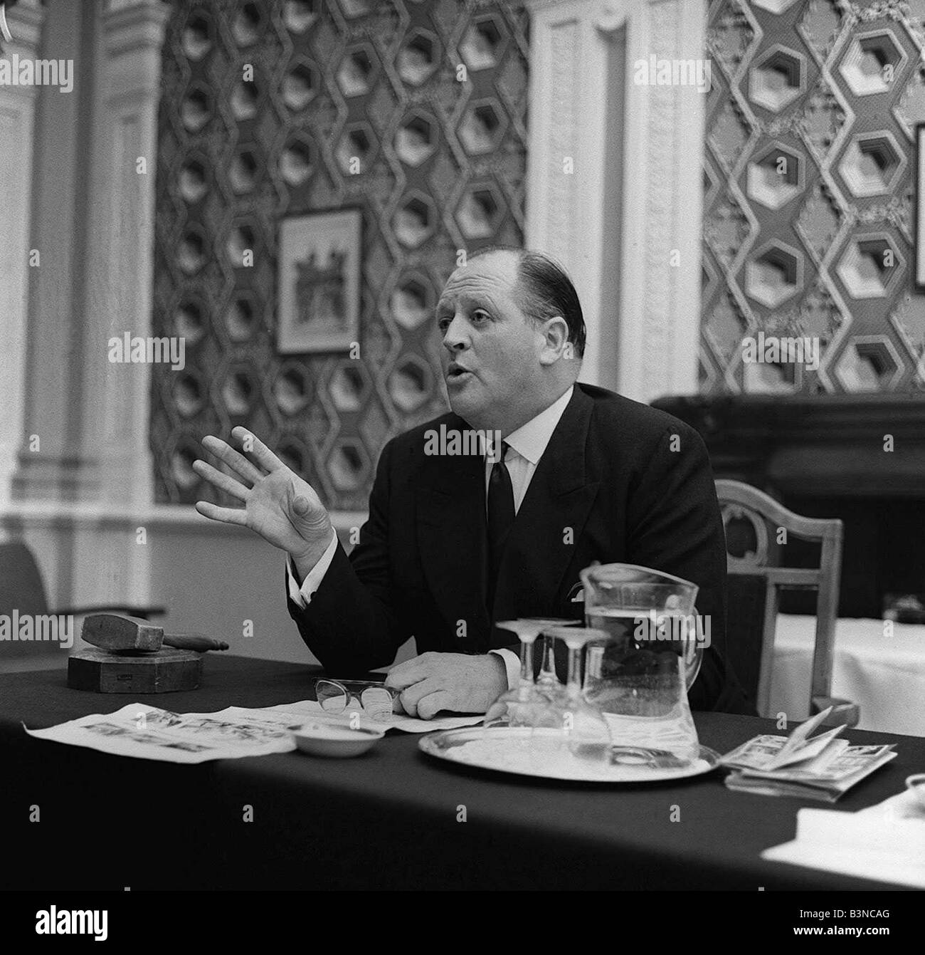 Richard Dimbleby TV Presenter November 1963 mirrorpix Stock Photo - Alamy