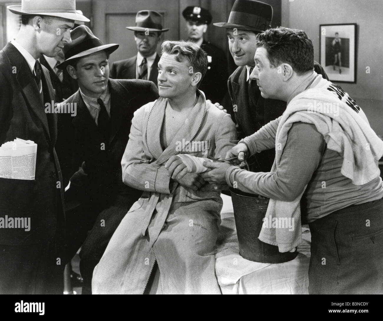 CITY FOR CONQUEST 1940 Warner film with James Cagney centre Stock Photo ...