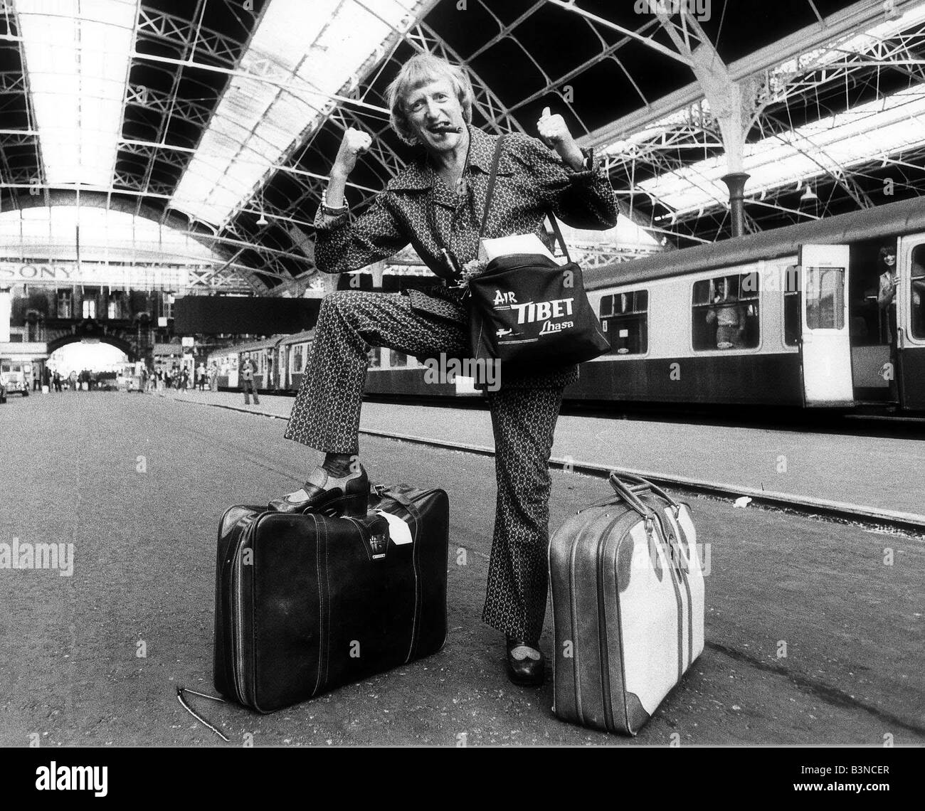 Jimmy Sa Jimmy Saville TV Presenter and Disc Jockey at Victoria Station ...