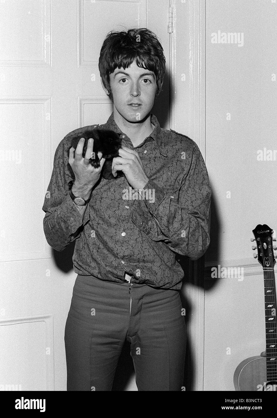 Paul Mccartney 1967 Stock Photos & Paul Mccartney 1967 Stock Images ...