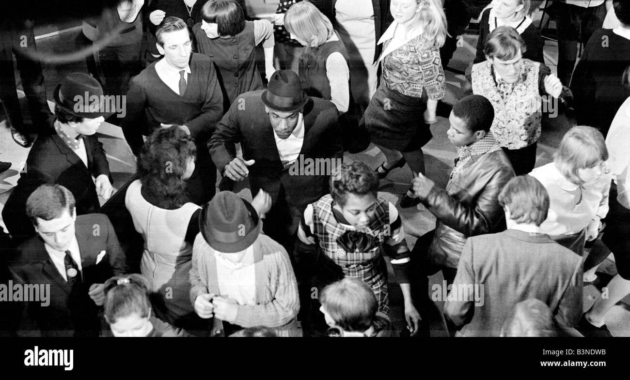 Filming On The Set Of Ready Steady Go February 1964 Television Tv Programme Sixties Dancing Fashion Clothing 1960s Youth Culture Crowd Of Young People Having A Dance Multi Ethnic Groups Mixed Race Filming On The Set Of Ready Steady Go February 1964 Television Tv Programme Sixties Dancing Fashion Clothing 1960s Youth Culture Crowd Of Young People Having A Dance Multi Ethnic Groups Mixed Race
