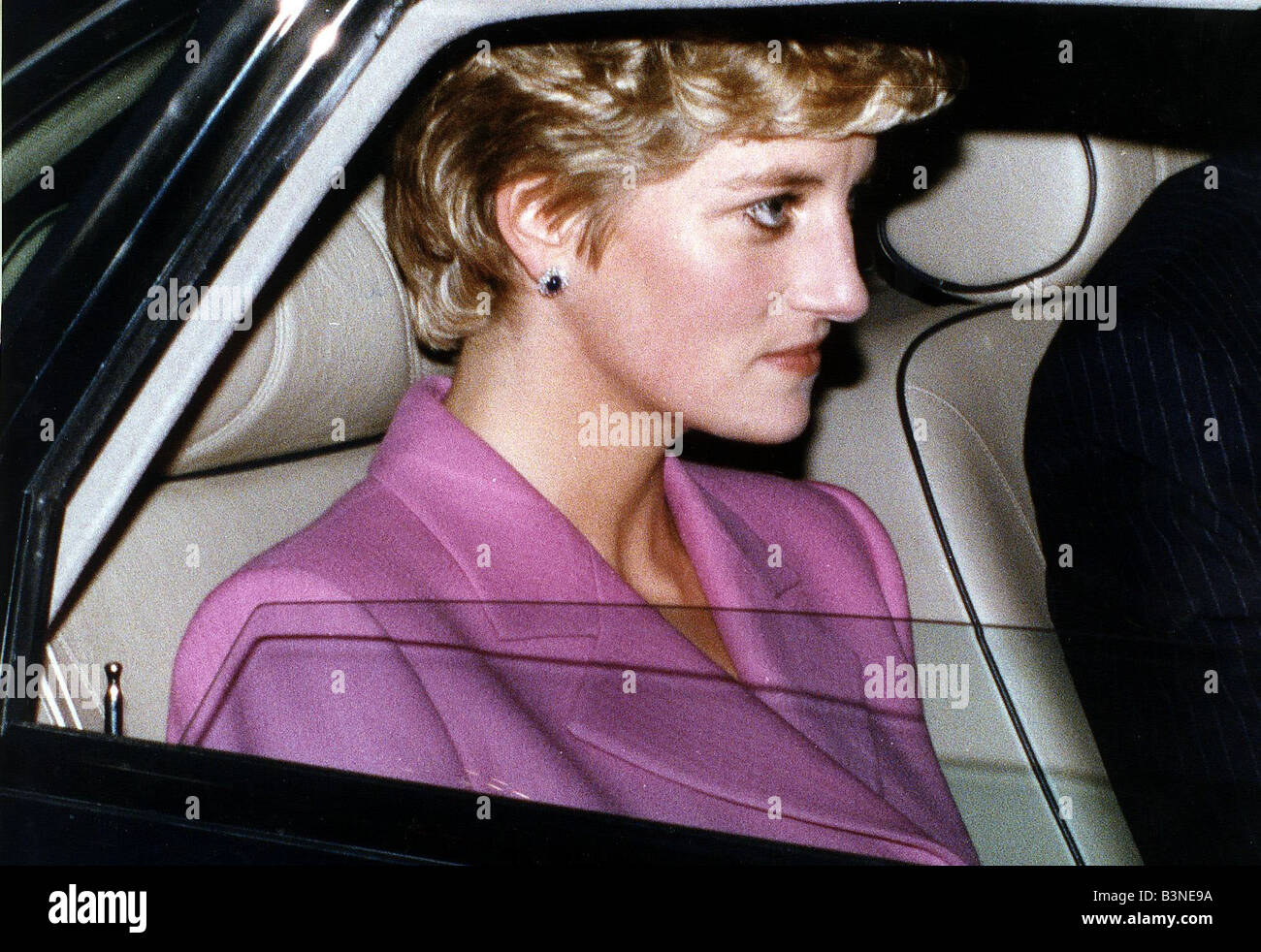 Princess Diana leaving the Hilton Hotel after lunch December 1992 Stock Photo