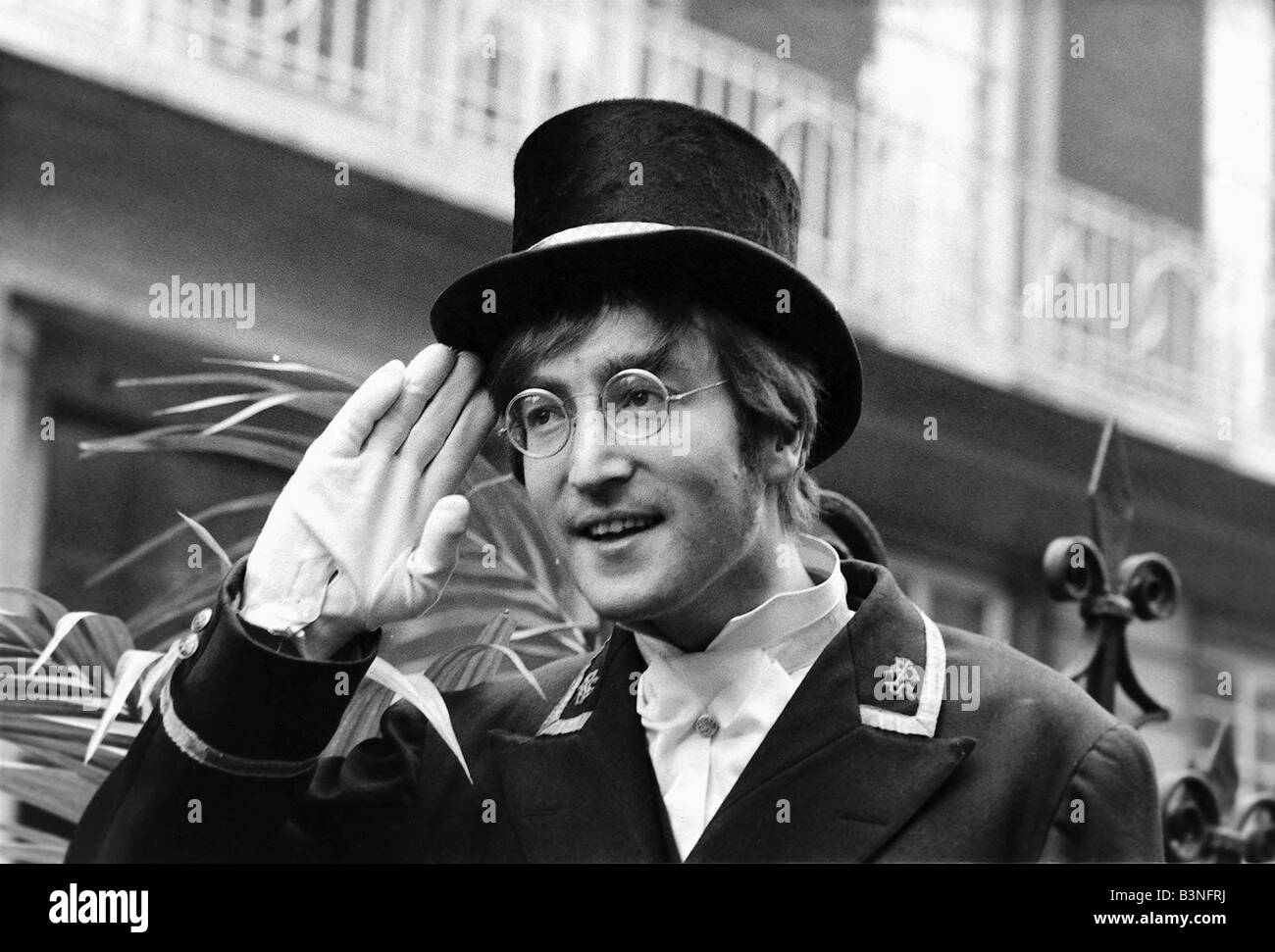 John lennon 1966 Black and White Stock Photos & Images - Alamy