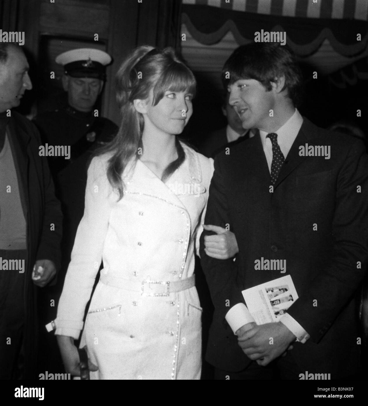 Paul McCartney with girlfriend Jane Asher March 1966 Stock Photo - Alamy