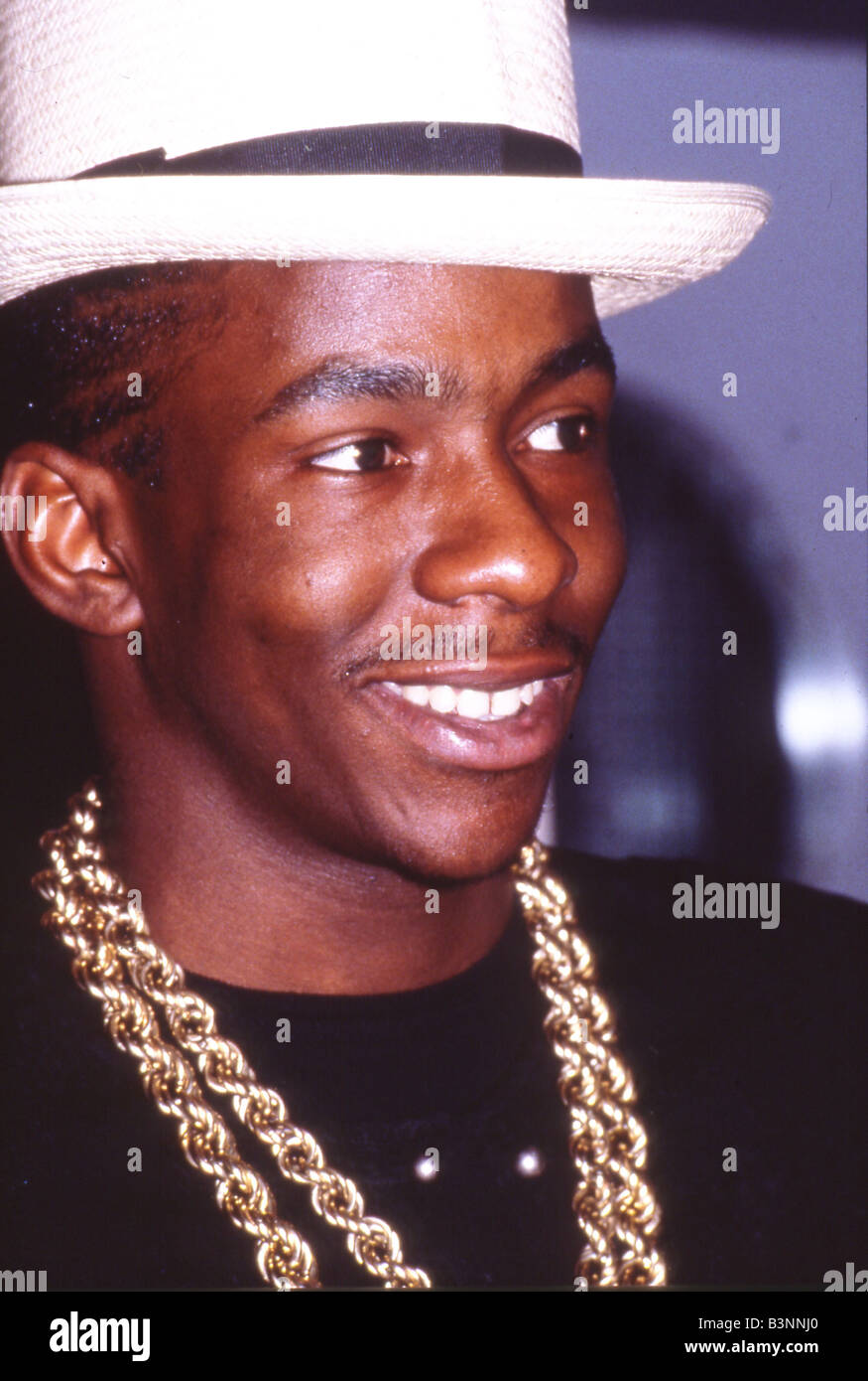Rapper gold chain hi-res stock photography and images - Alamy