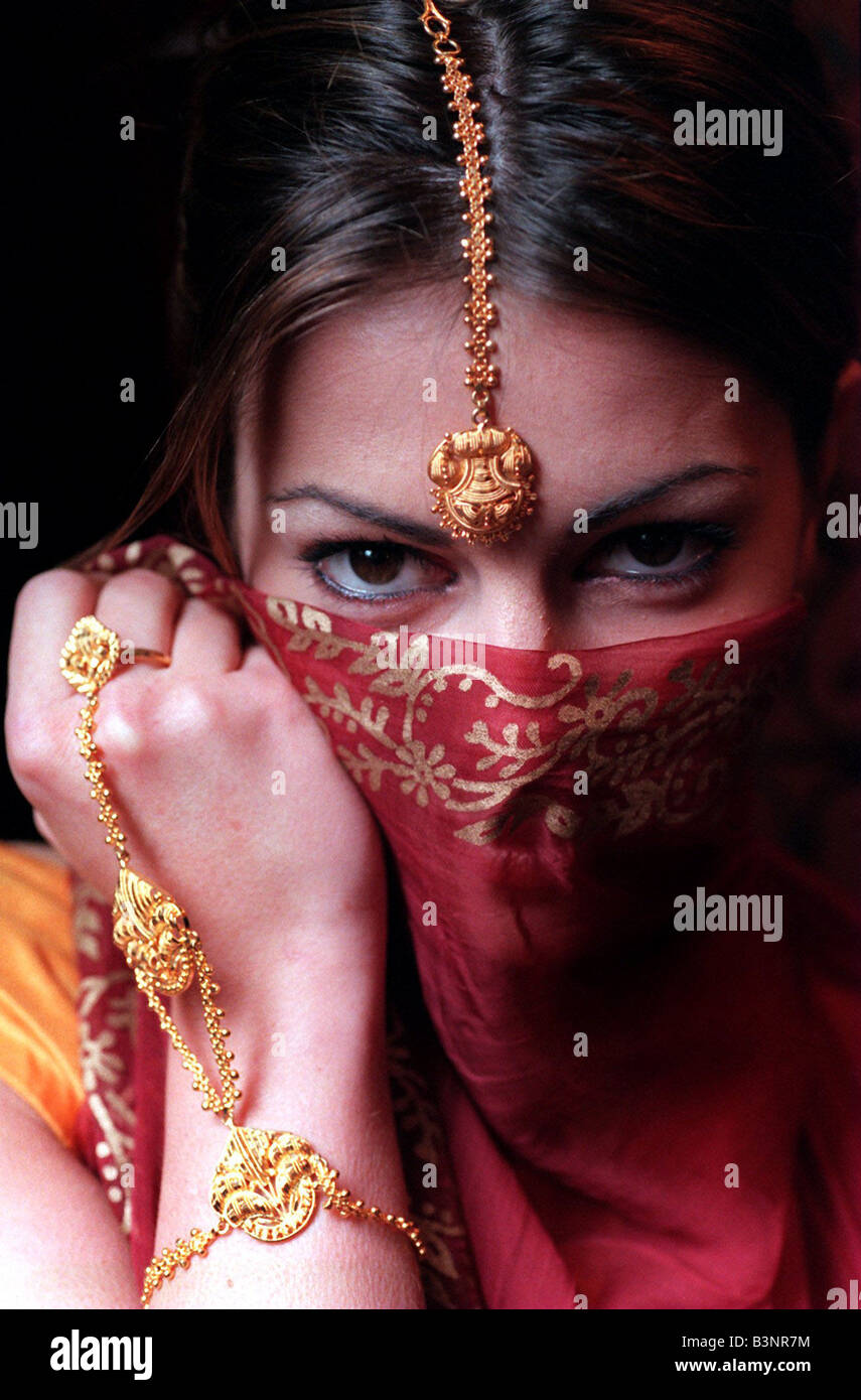 Indian fashion April 1999 Bedouin Sari scarf ethnic jewellery Stock