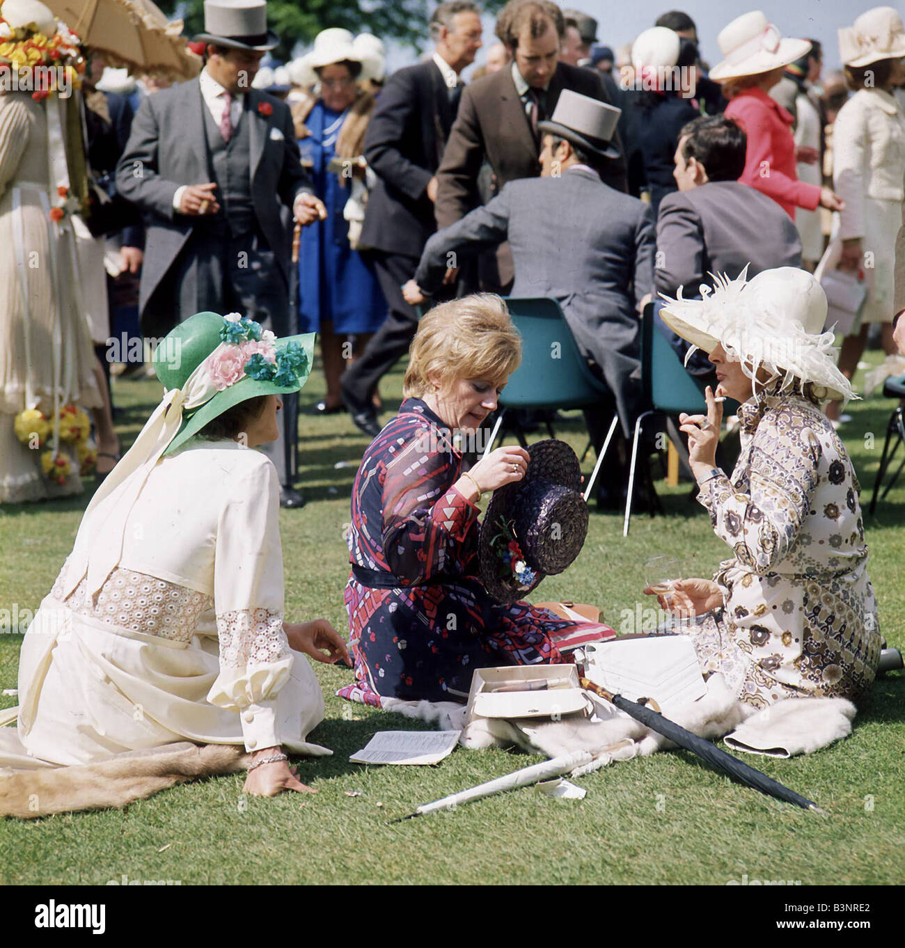 Royal ascot fashion 1970s hi-res stock photography and images - Alamy