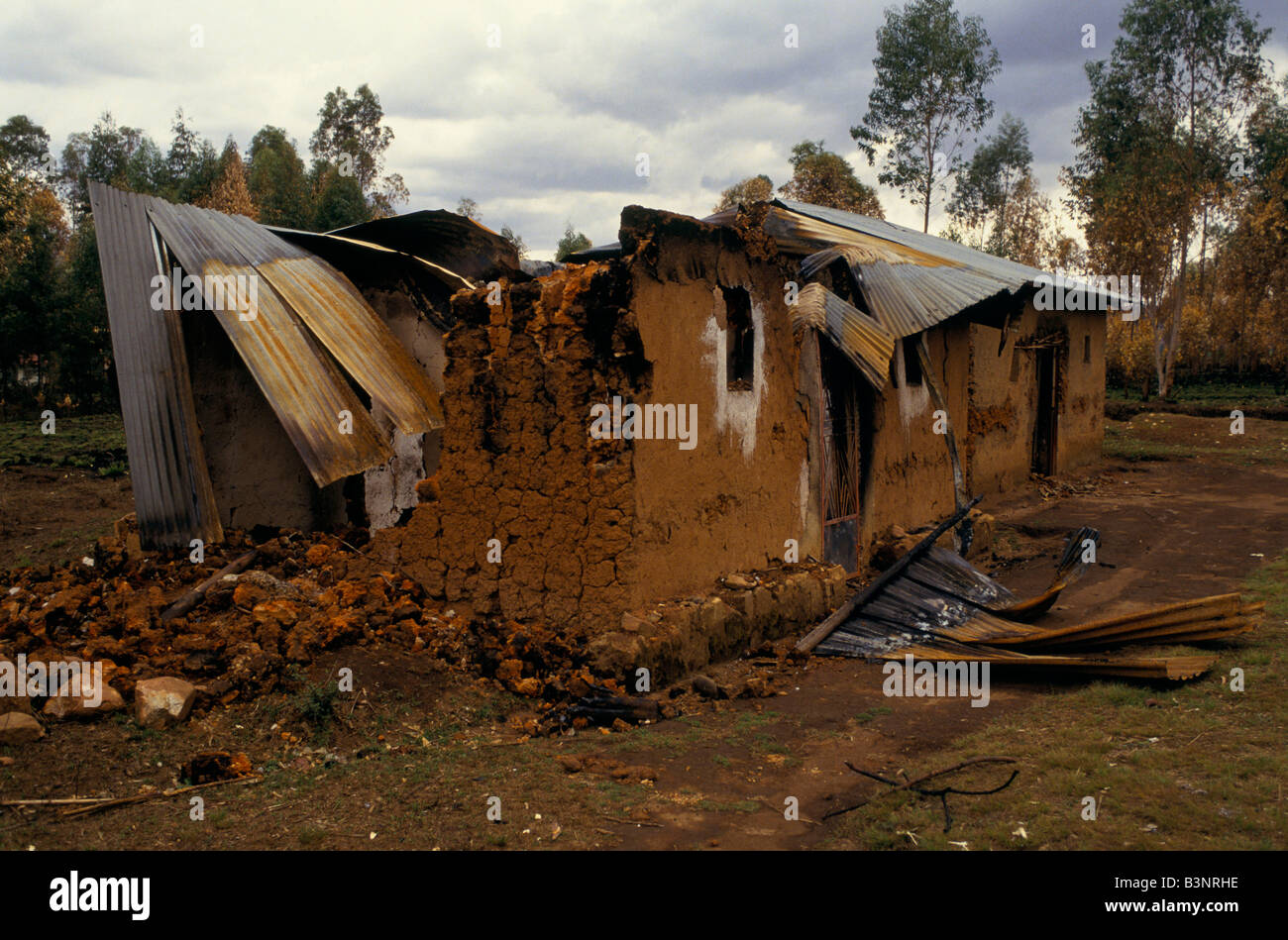 Burnt out houses at Mahwa, Butesi Province Stock Photo
