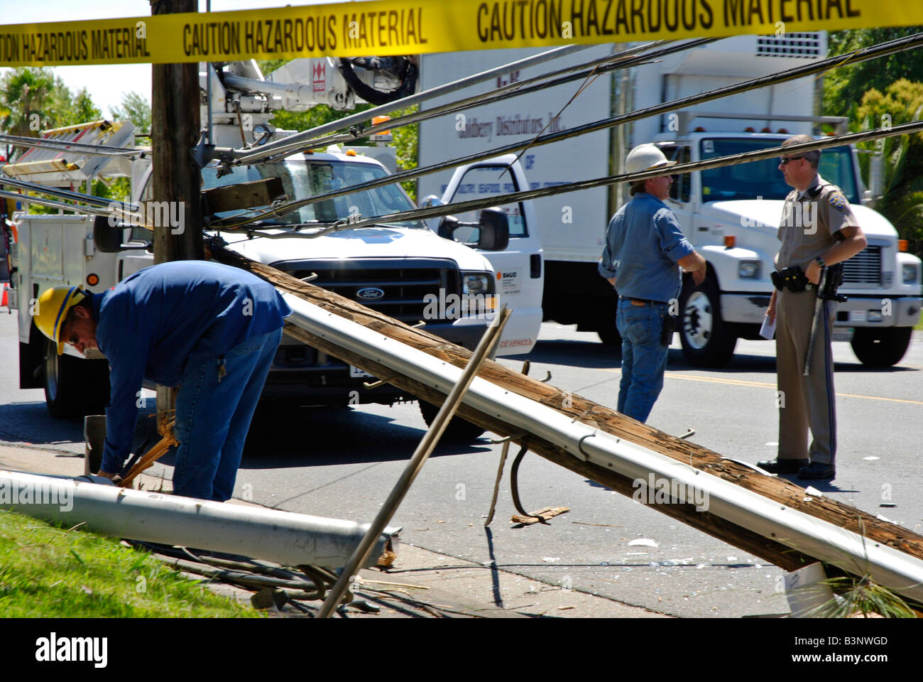 Car crashed into street light pole hi-res stock photography and images ...