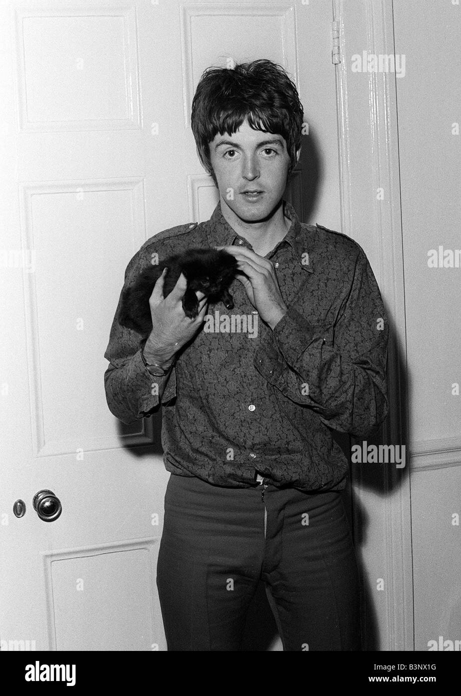 Paul Mccartney 1967 High Resolution Stock Photography and Images - Alamy