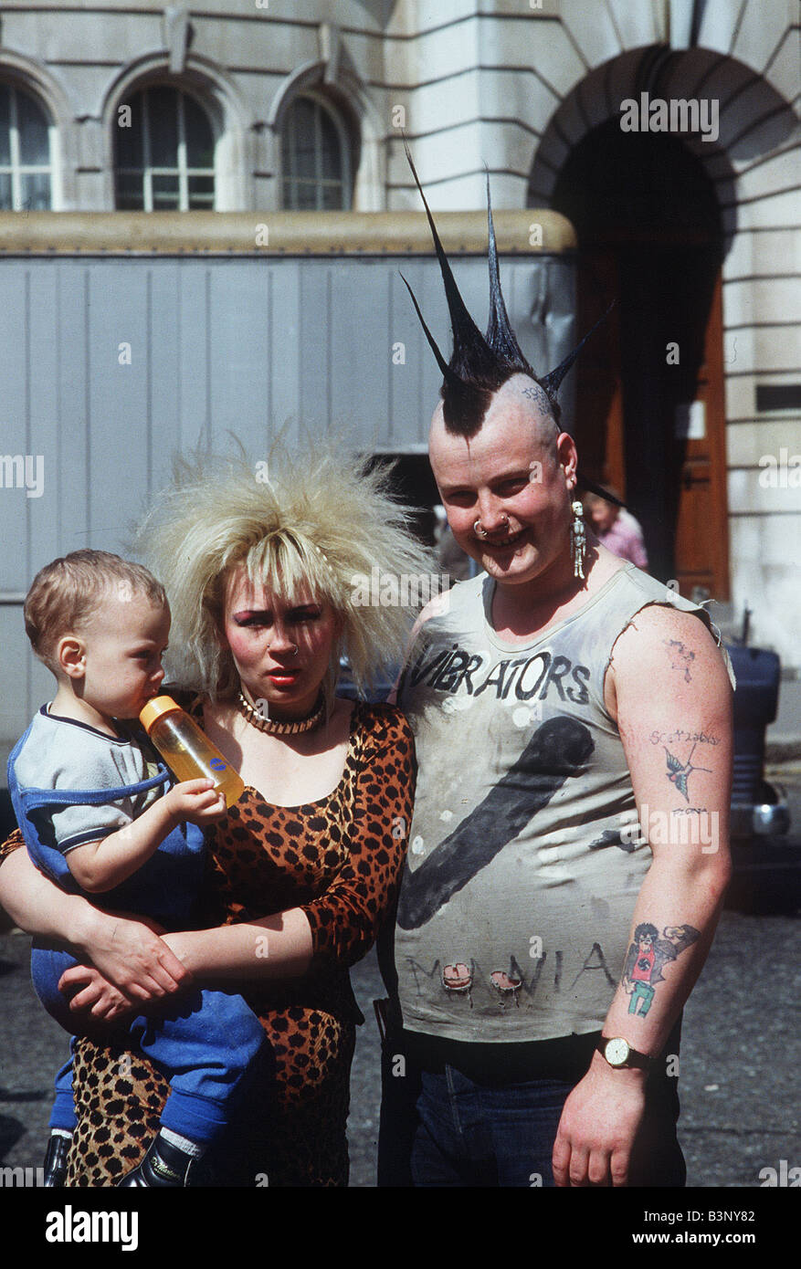 Punks Jock and Fiona The Noo and their son William April 1984 Stock Photo